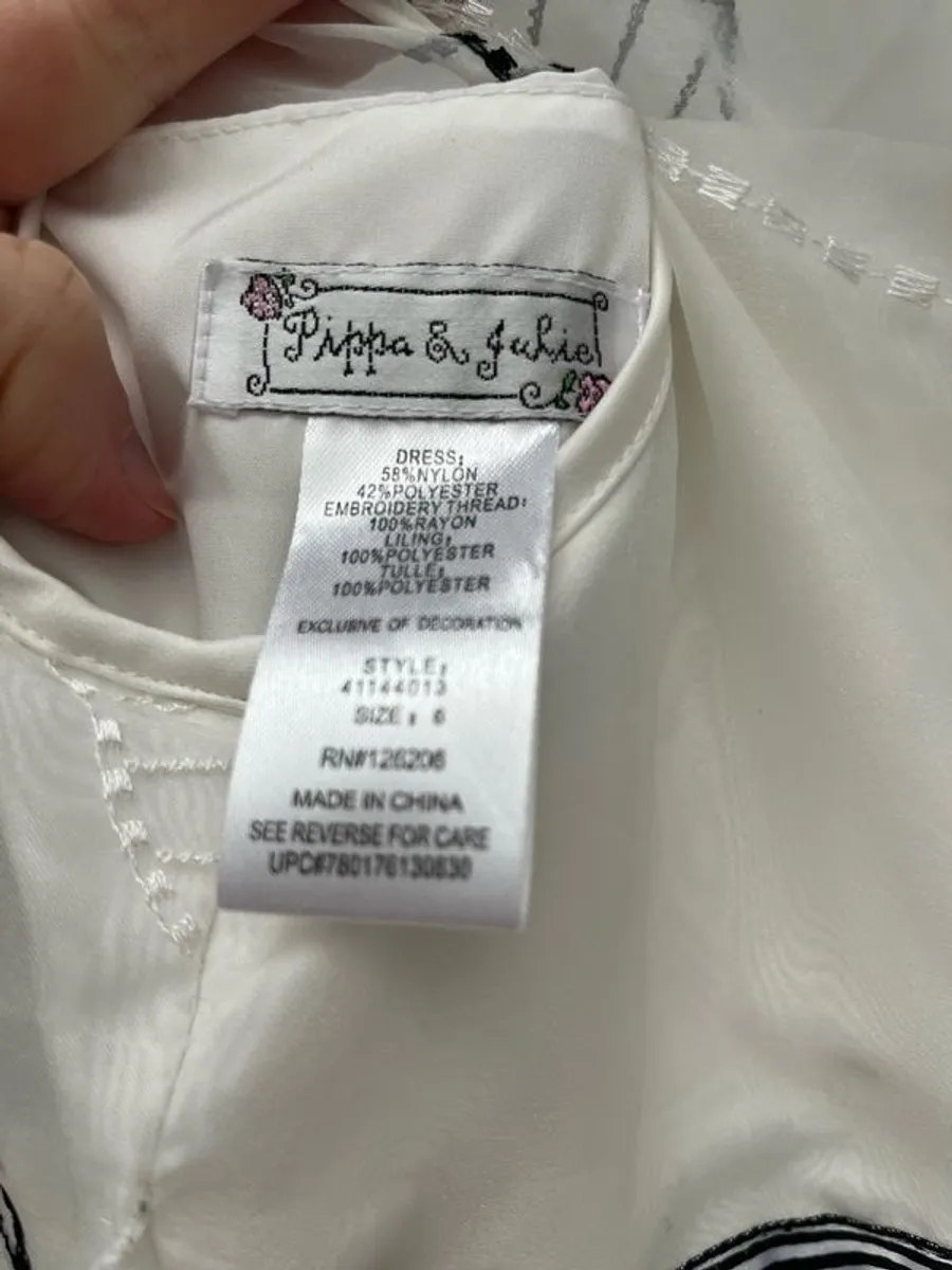 Pippa & Julie girl's dress, Age 6 (Free girls clothes/items for first buyer to offer asking price on this) - Image 3