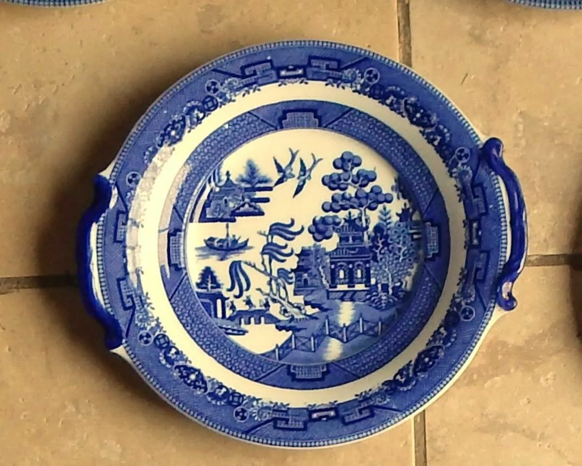 Selection of 7 Willow Pattern Plates - Image 2
