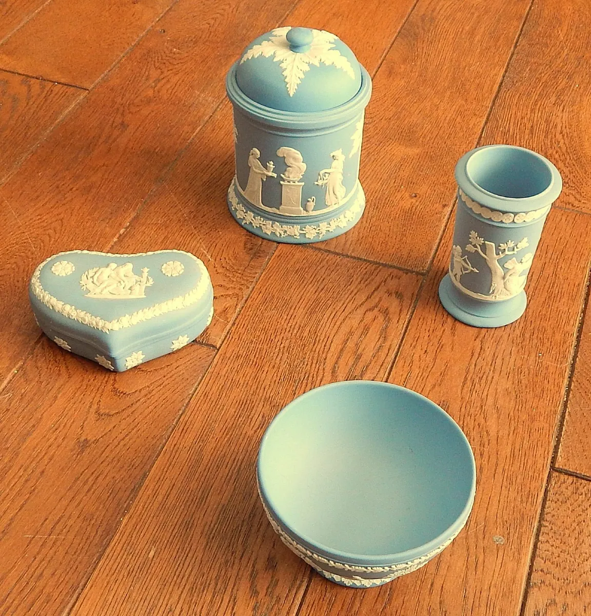 Selection of 4 Wedgwood Jasperware Pieces - Image 2
