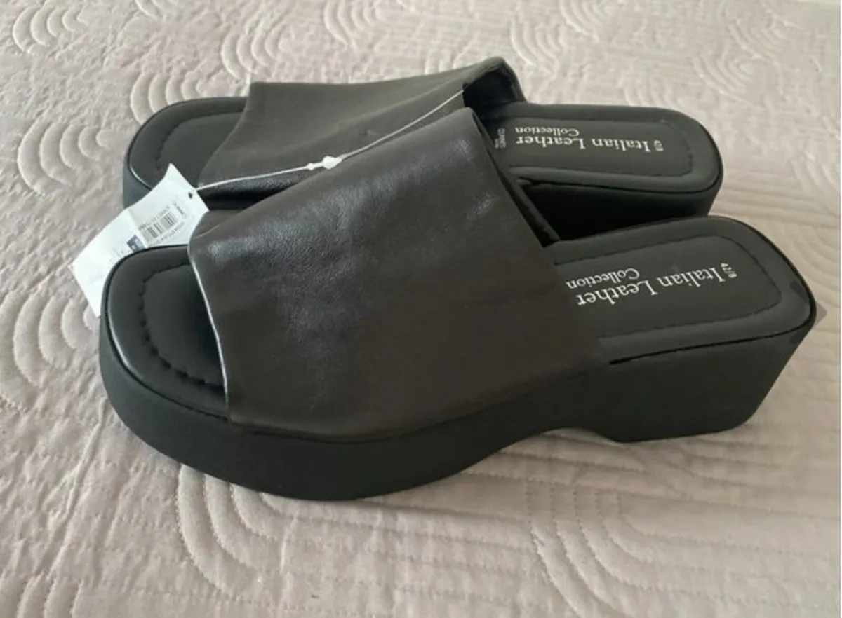 Dunnes Black Sandals Size 8 - Image 3