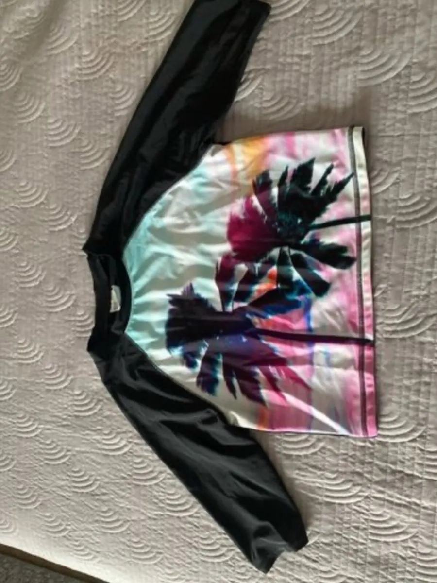 H&M Sun Protector Wet Top - Image 2