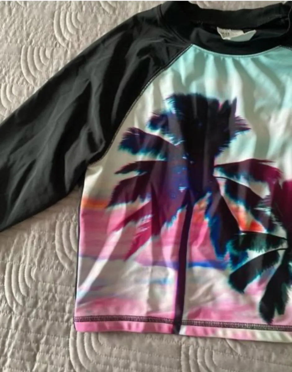 H&M Sun Protector Wet Top - Image 3