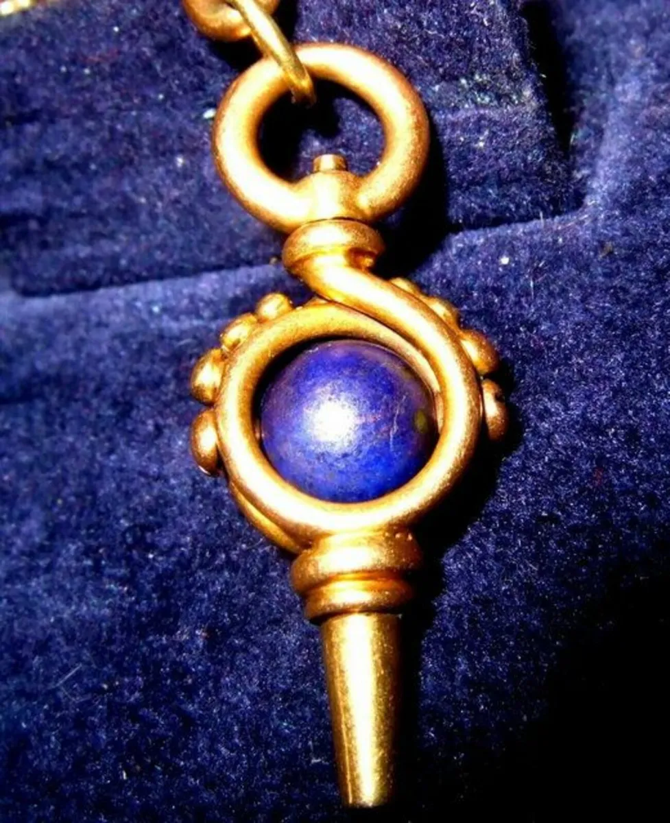 Vintage 9ct Gold 'Bellows' Pendant/Charm - Image 1