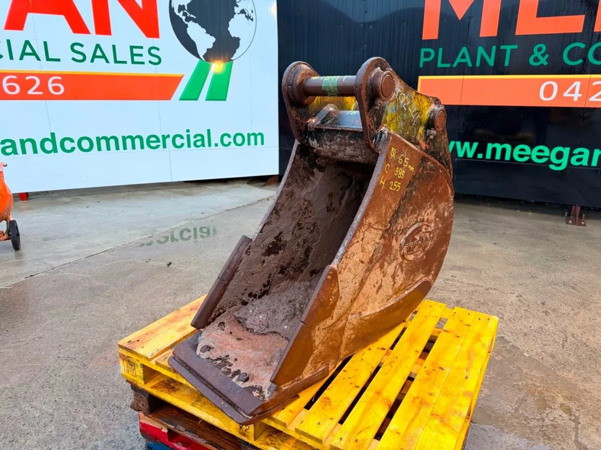 18" DIGGING BUCKET ....65MM PINS ......1599T - Image 2