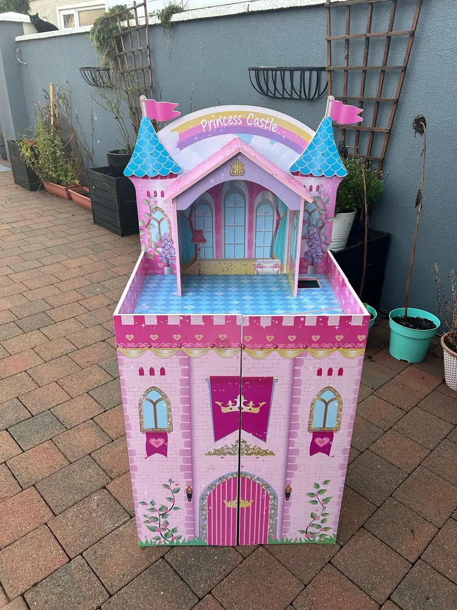 Doll house - Image 1