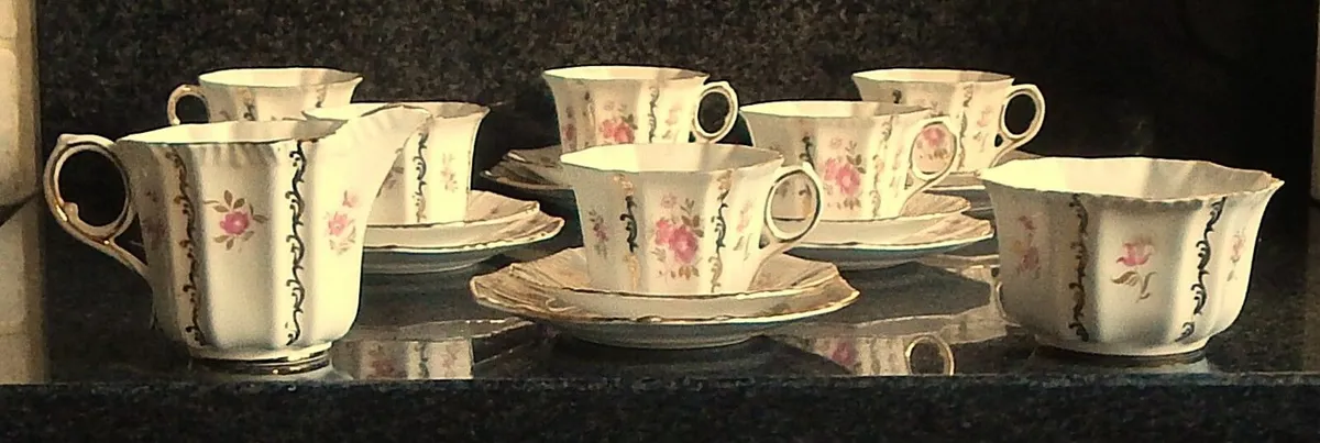 20 Pieces Vintage Royal Tara Fine Bone China Set - Image 2
