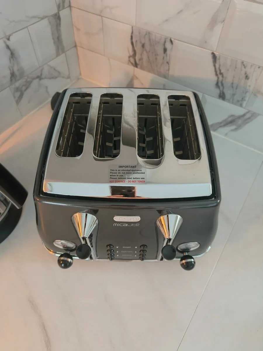 Delonghi 4 slice toaster - Image 3