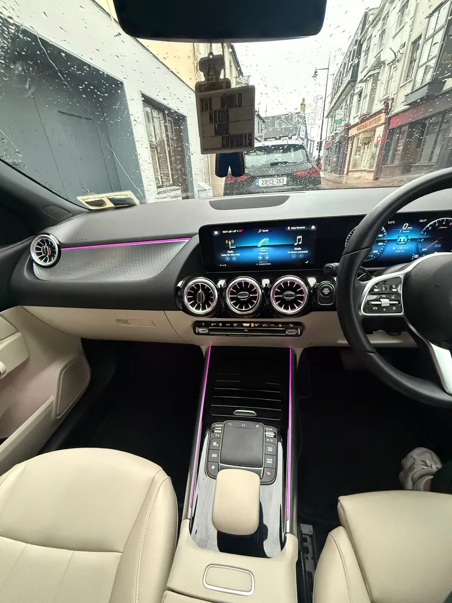 Mercedes-Benz GLA 2023 - Image 2