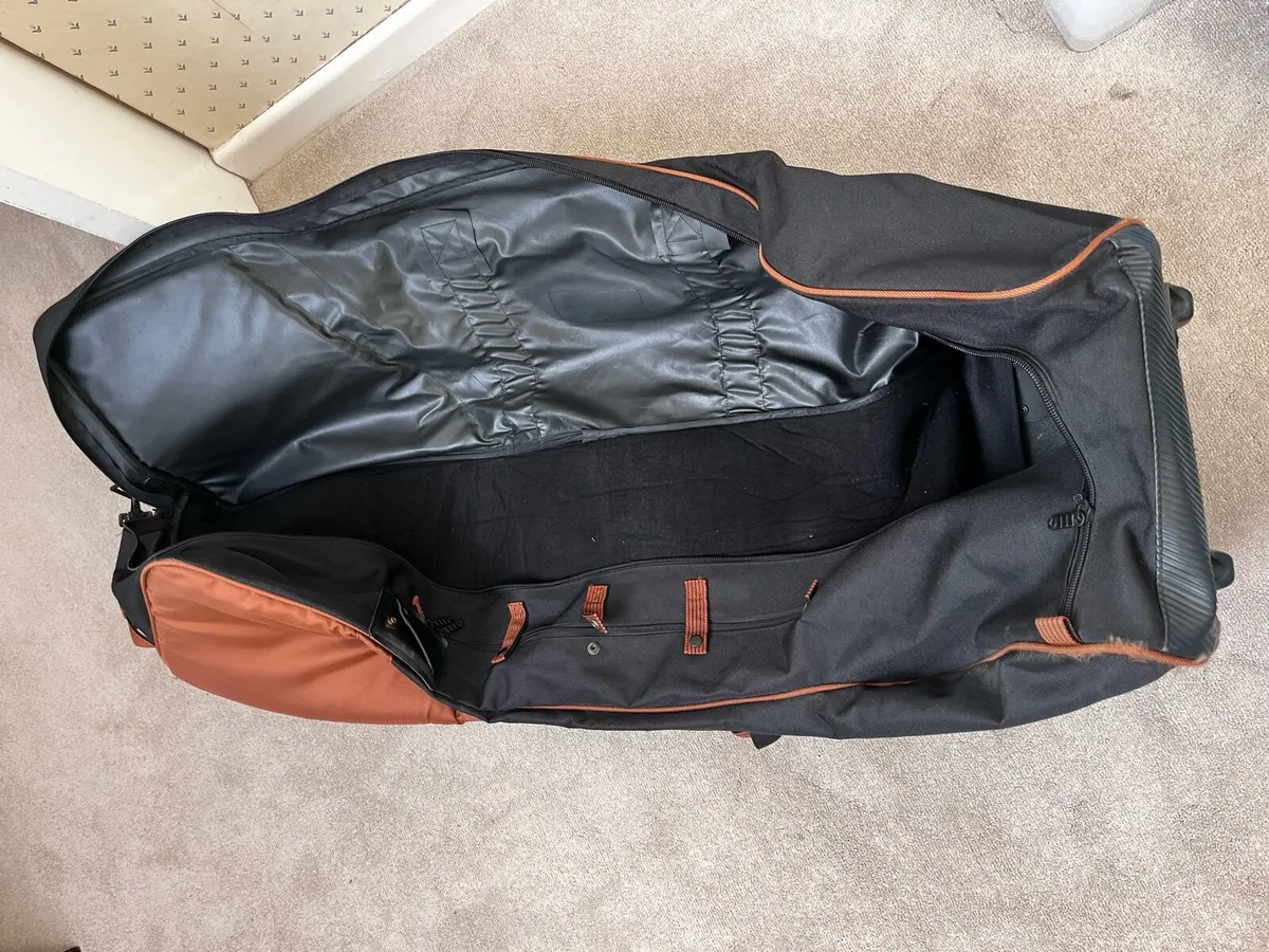 TaylorMade Golf Travel Bag - Image 4