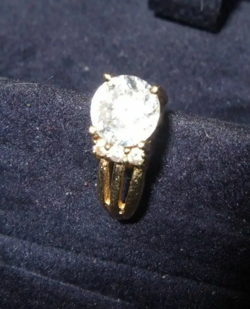 Vintage Gemset 14ct Gold Single Ear Stud - Image 1