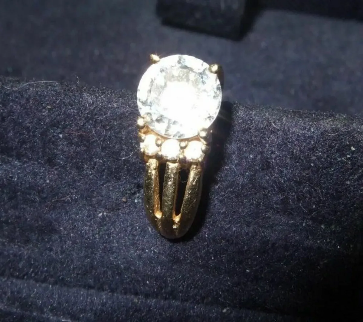 Vintage Gemset 14ct Gold Single Ear Stud - Image 3