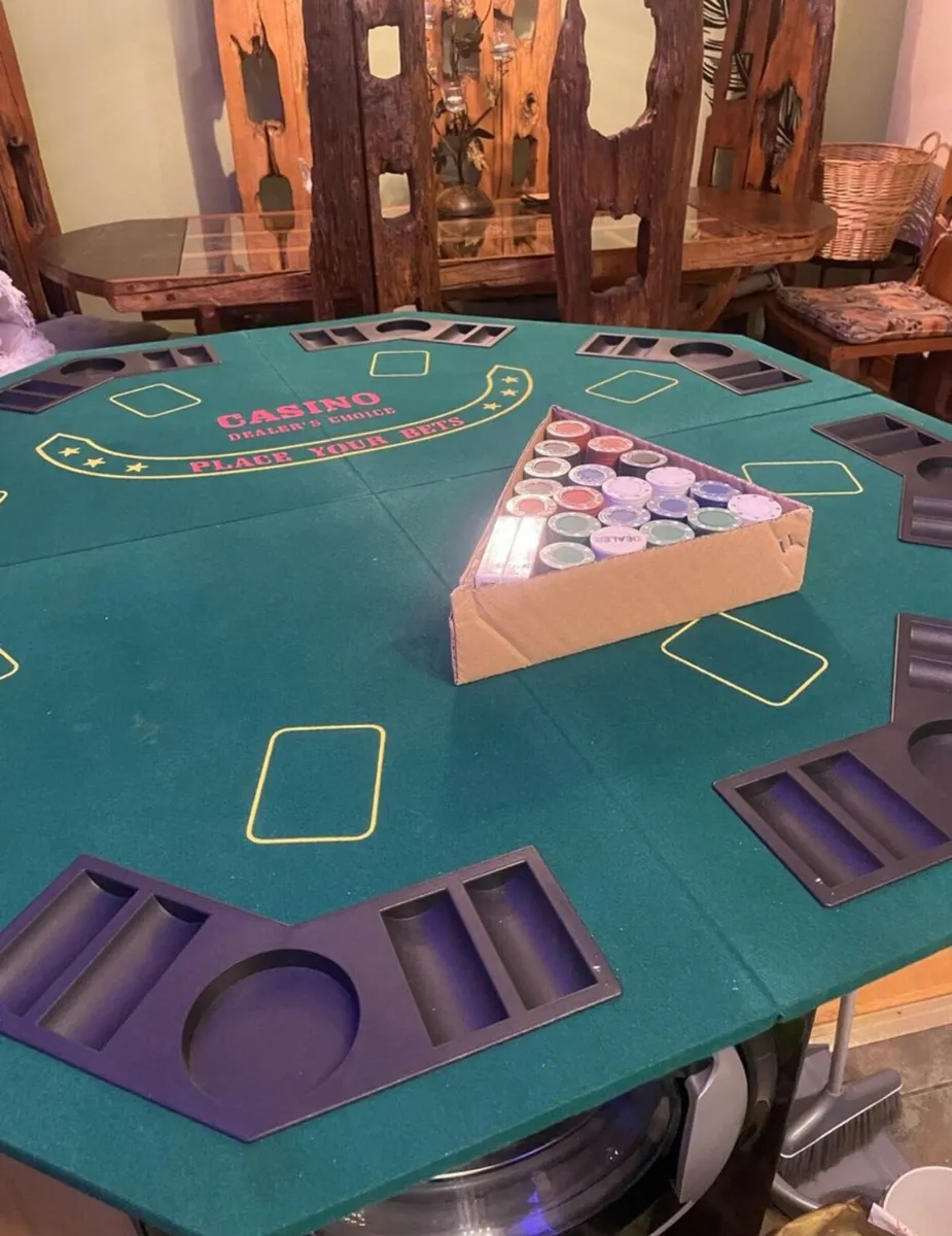 Foldable Pocker table - Image 1