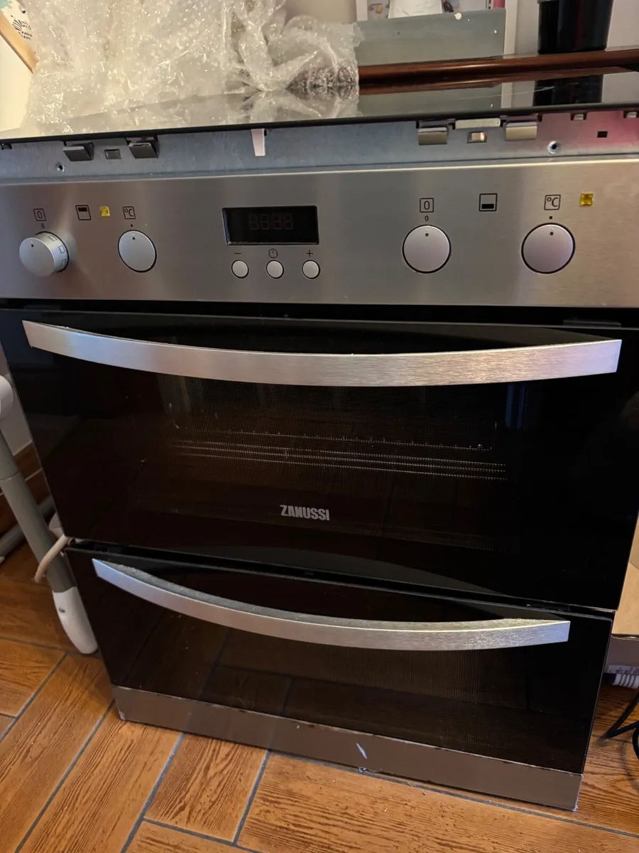 Zanussi Double Oven, Touch Screen Oven Top - Image 2