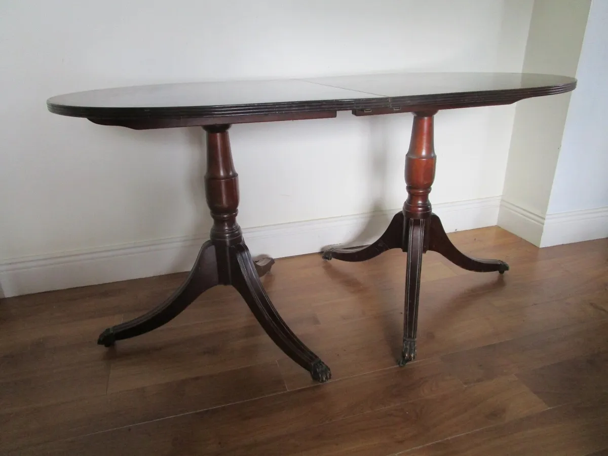 Regency style Dining Table - Image 1