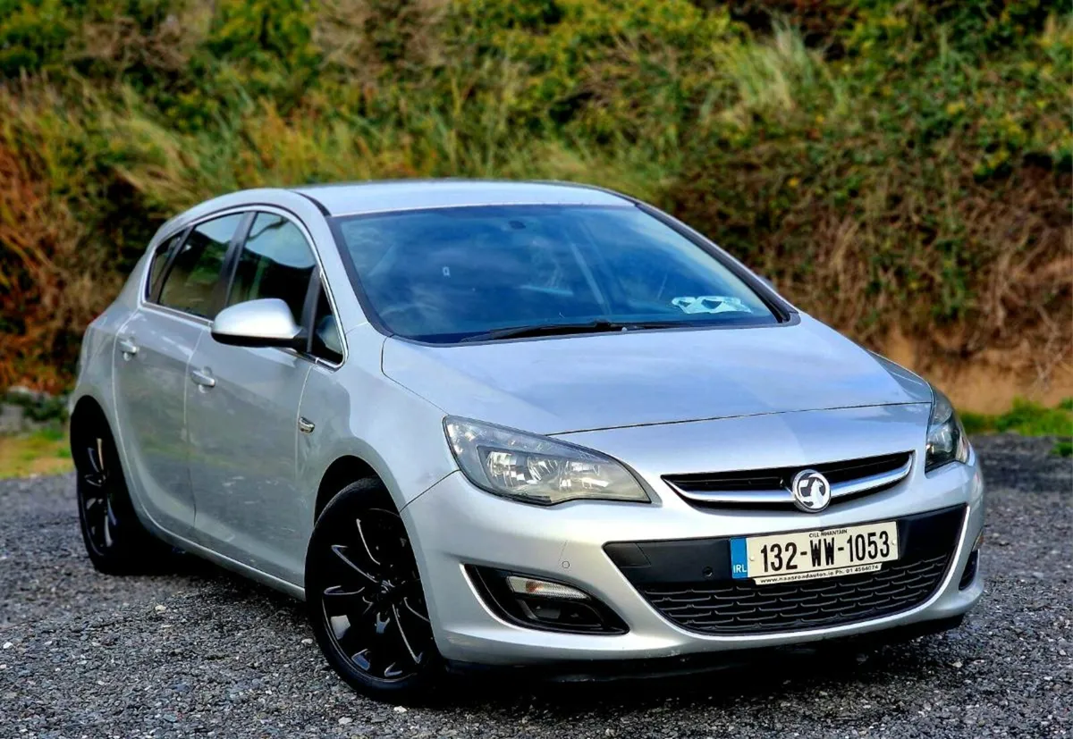 “2013 Opel Astra SRI 132 New Shape – Silver/Black - Image 4