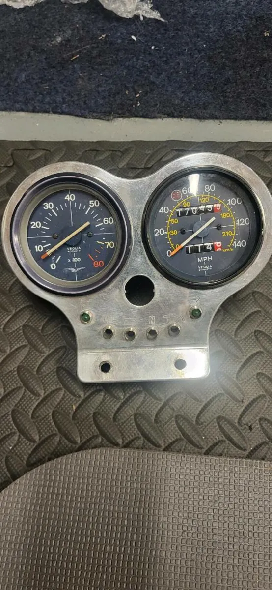 Moto guzzi speedo & rev counter