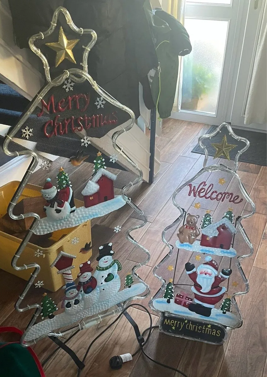 Novelty Christmas in/outdoor light up decorations - Image 1