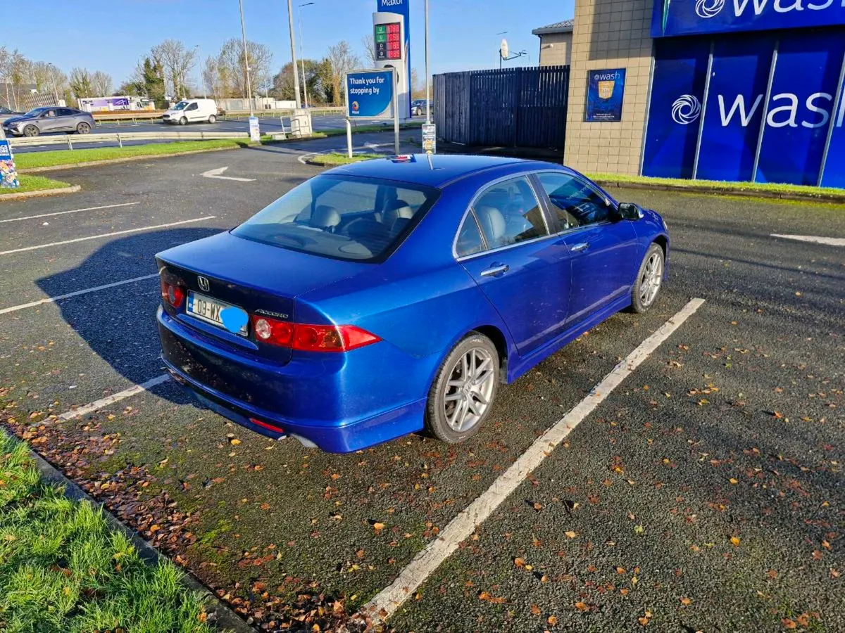 Honda accord type s 09 clean with tax and nct. - Image 3