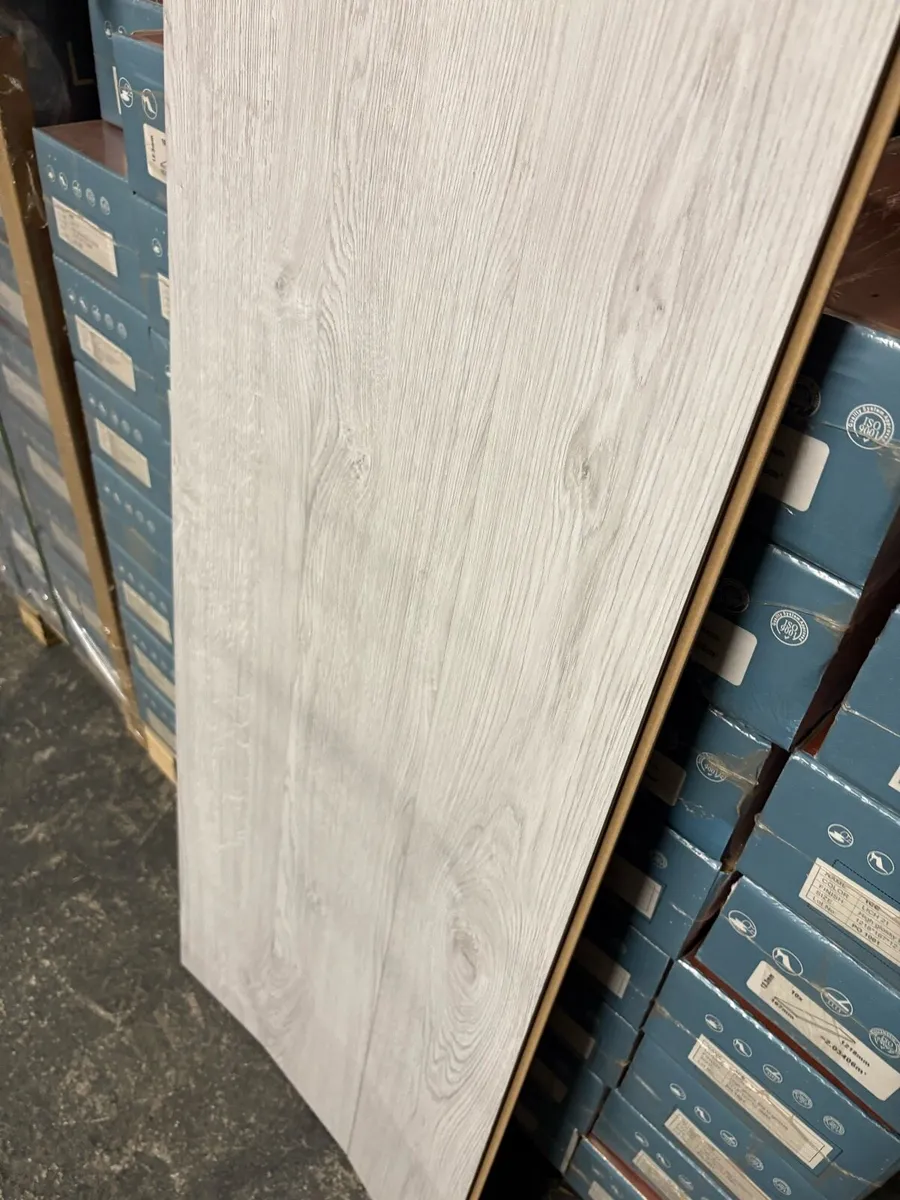 12mm laminate flooring - Image 2