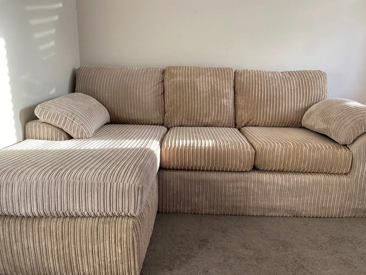 L shaped sofa - Image 1