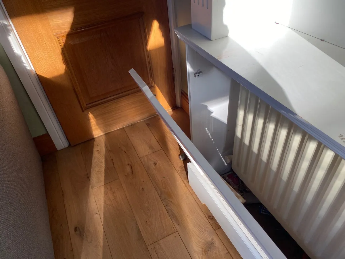 Bookshelf and radiator cover - Image 2
