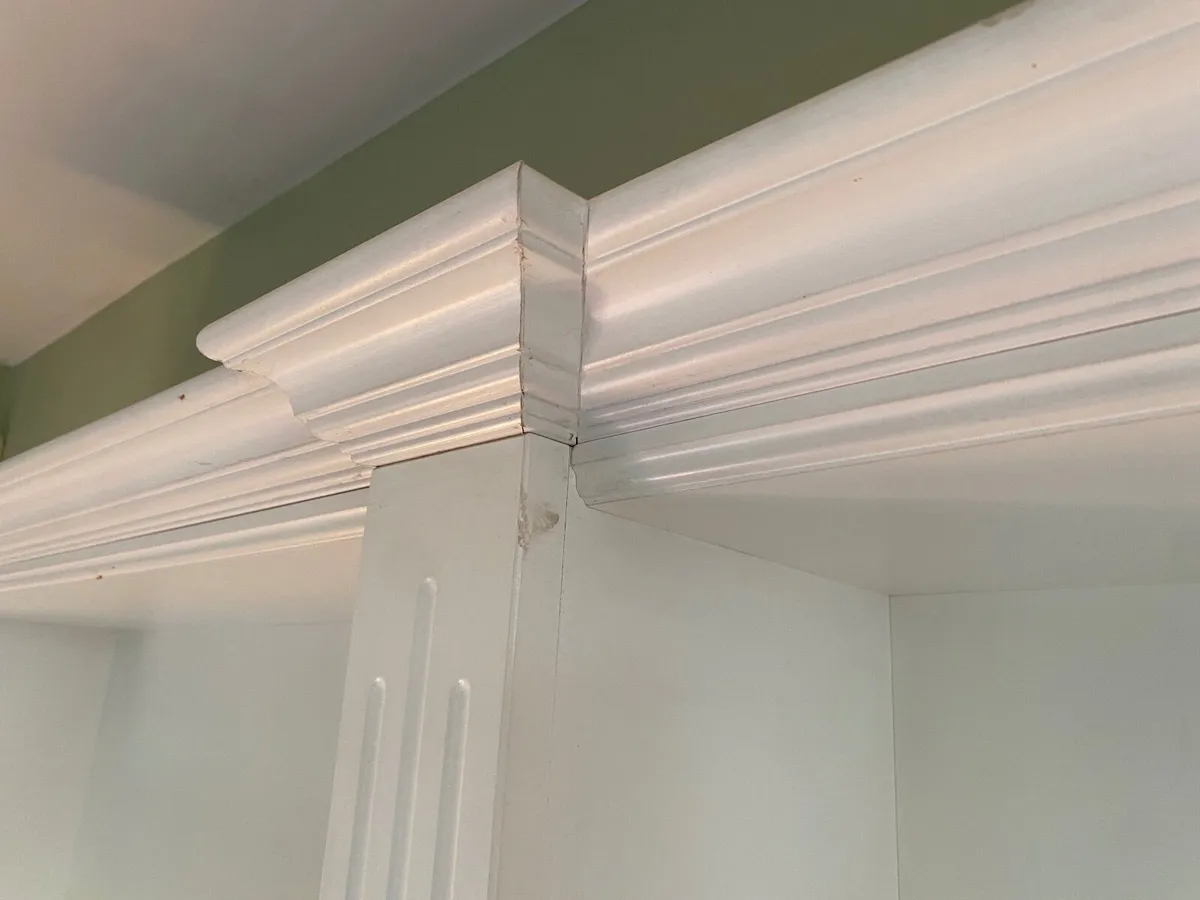 Bookshelf and radiator cover - Image 3