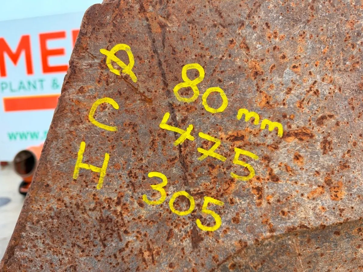 18" DIGGING BUCKET 20 TON.....80MM .....733P - Image 2