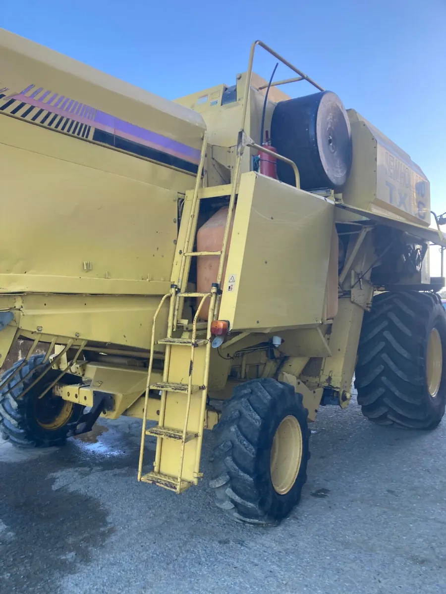 Combine harvester - Image 2