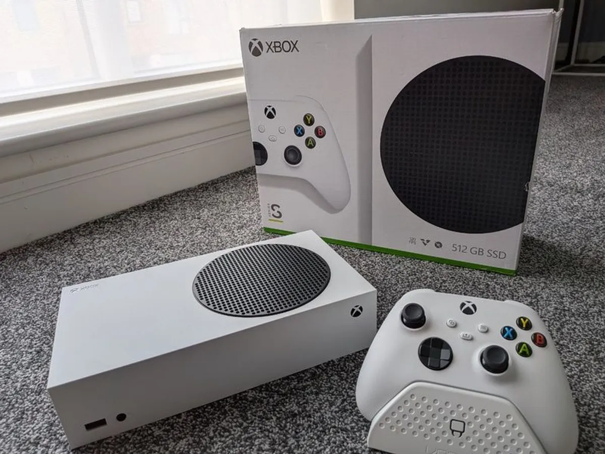 Xbox Series S + Controller charger - barely used - Image 1