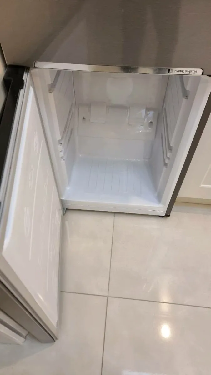 Samsung RB31 with Digital inverter - Image 4