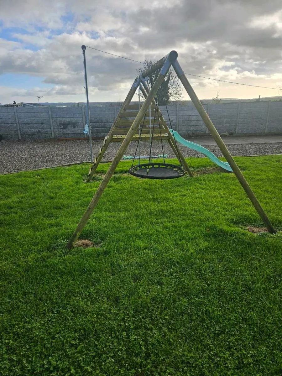 Swing set - Image 1