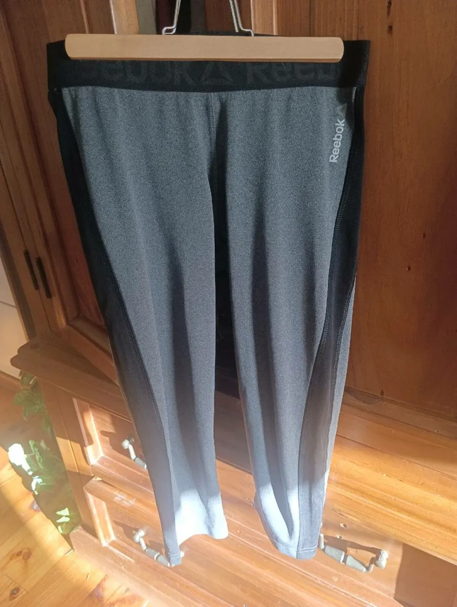Beautiful like new rebock leggings extra small. - Image 1