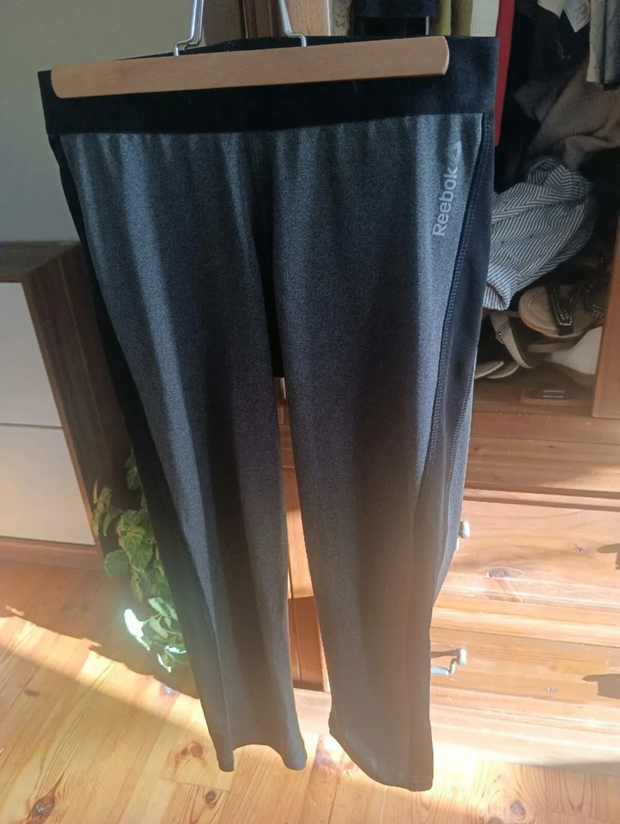 Beautiful like new rebock leggings extra small. - Image 3