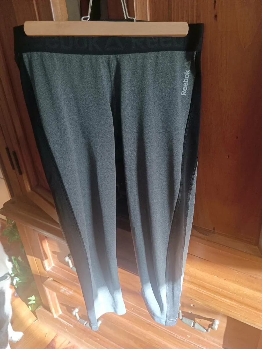 Beautiful like new rebock leggings extra small. - Image 4