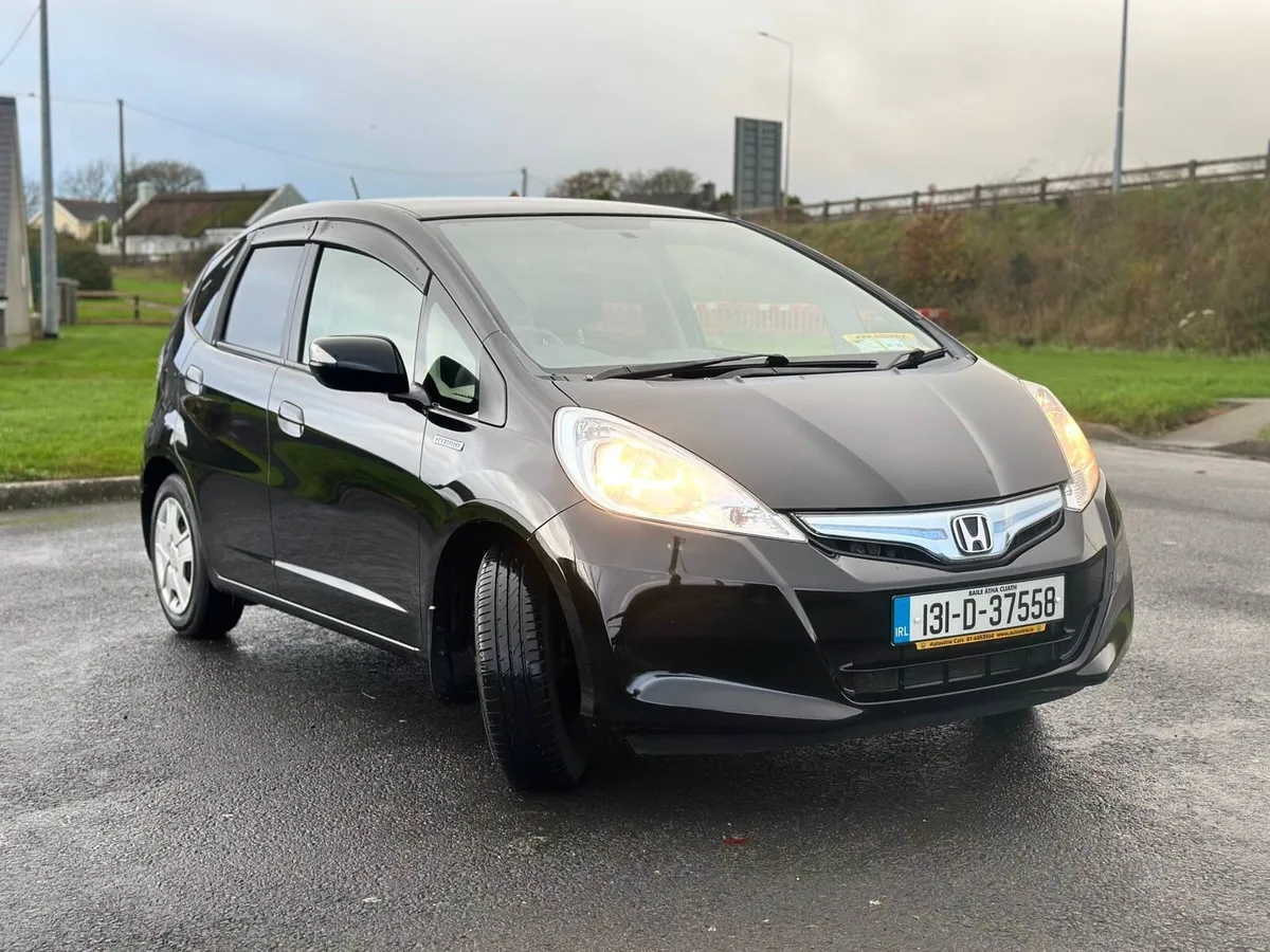 Honda fit 2013 hybrid low mileage - Image 1