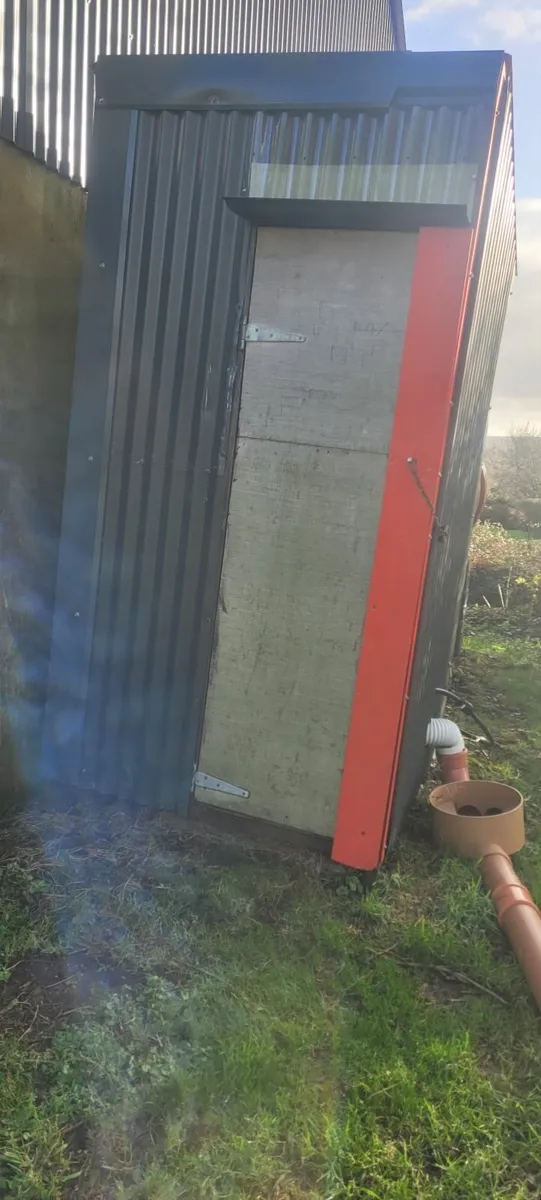 Site toilet - Image 1