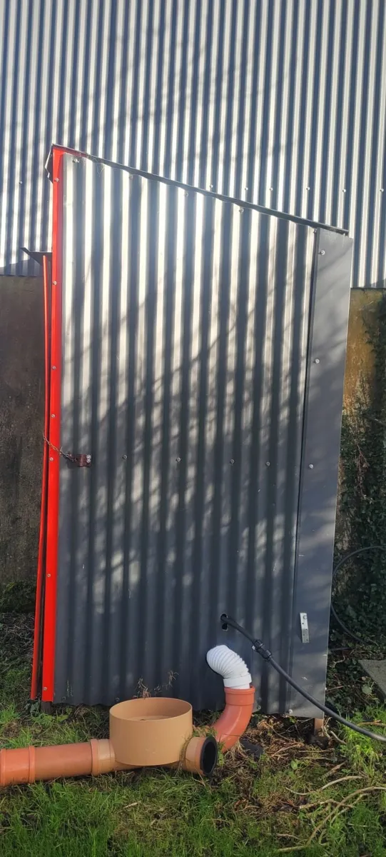 Site toilet - Image 3