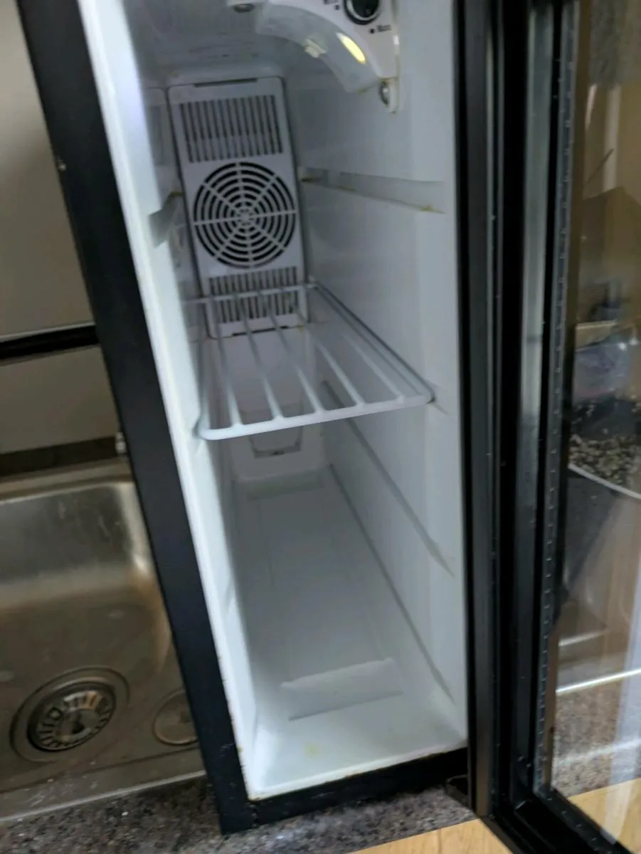 Mini wine fridge ..repair or parts - Image 1