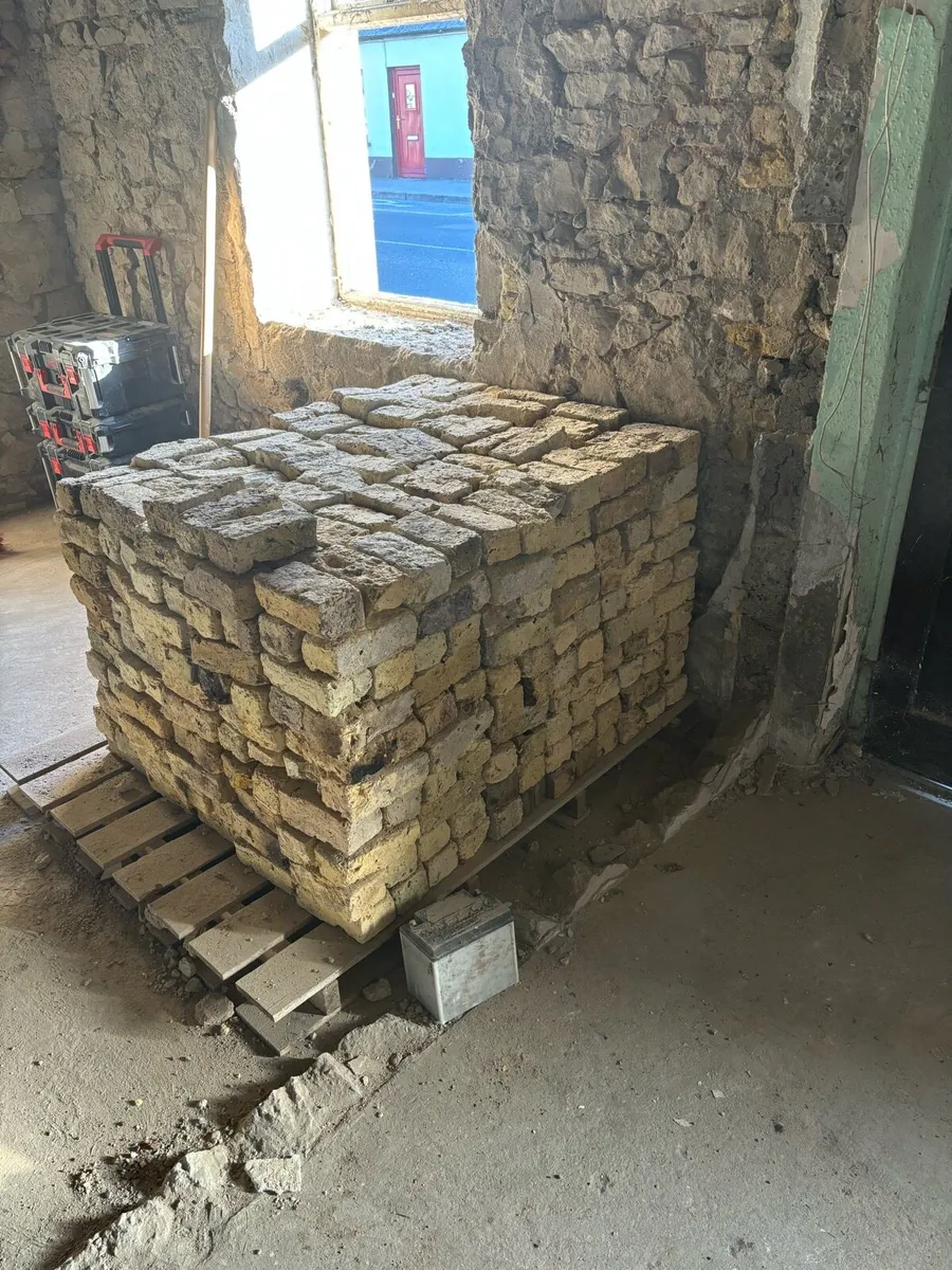 Salvaged yellow bricks - Image 3