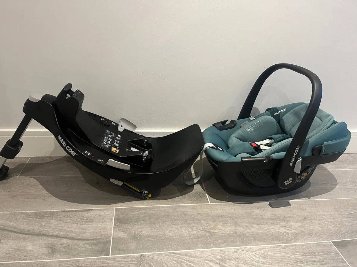 Maxi Cosi Pebble 360 & Family Fix Base - Image 2