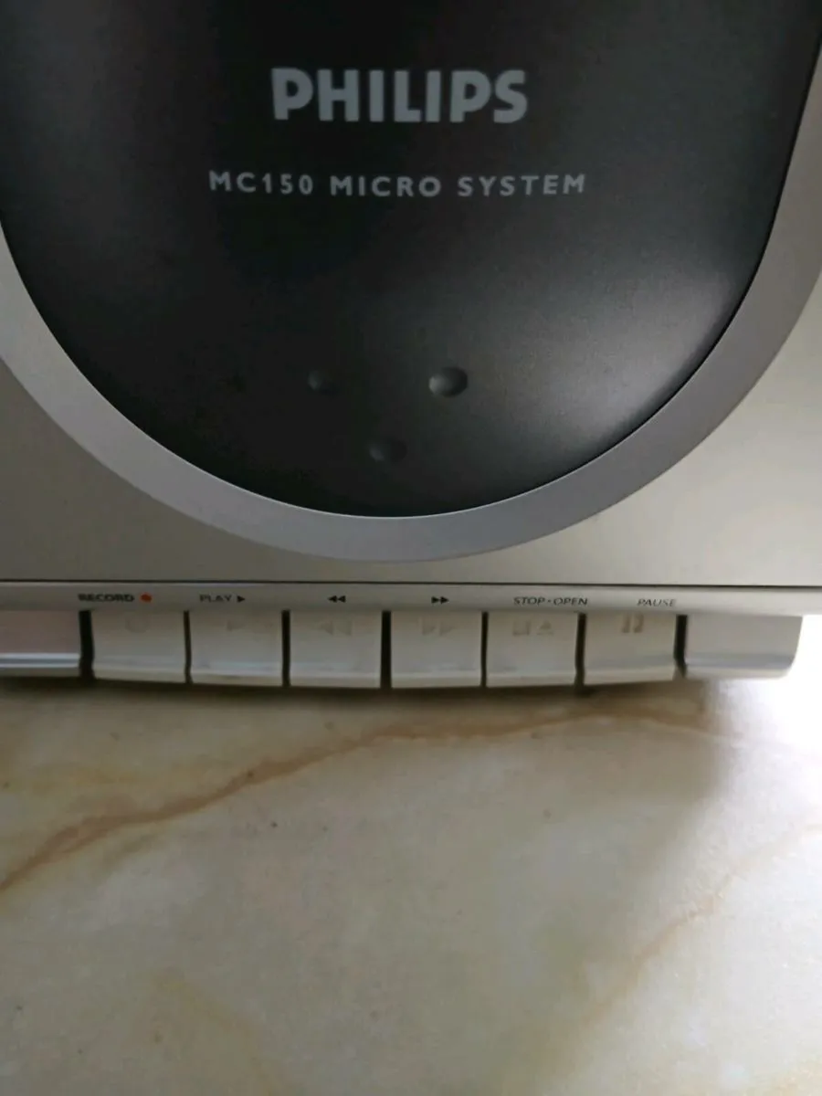 Philips hi fi system with remote control. - Image 4