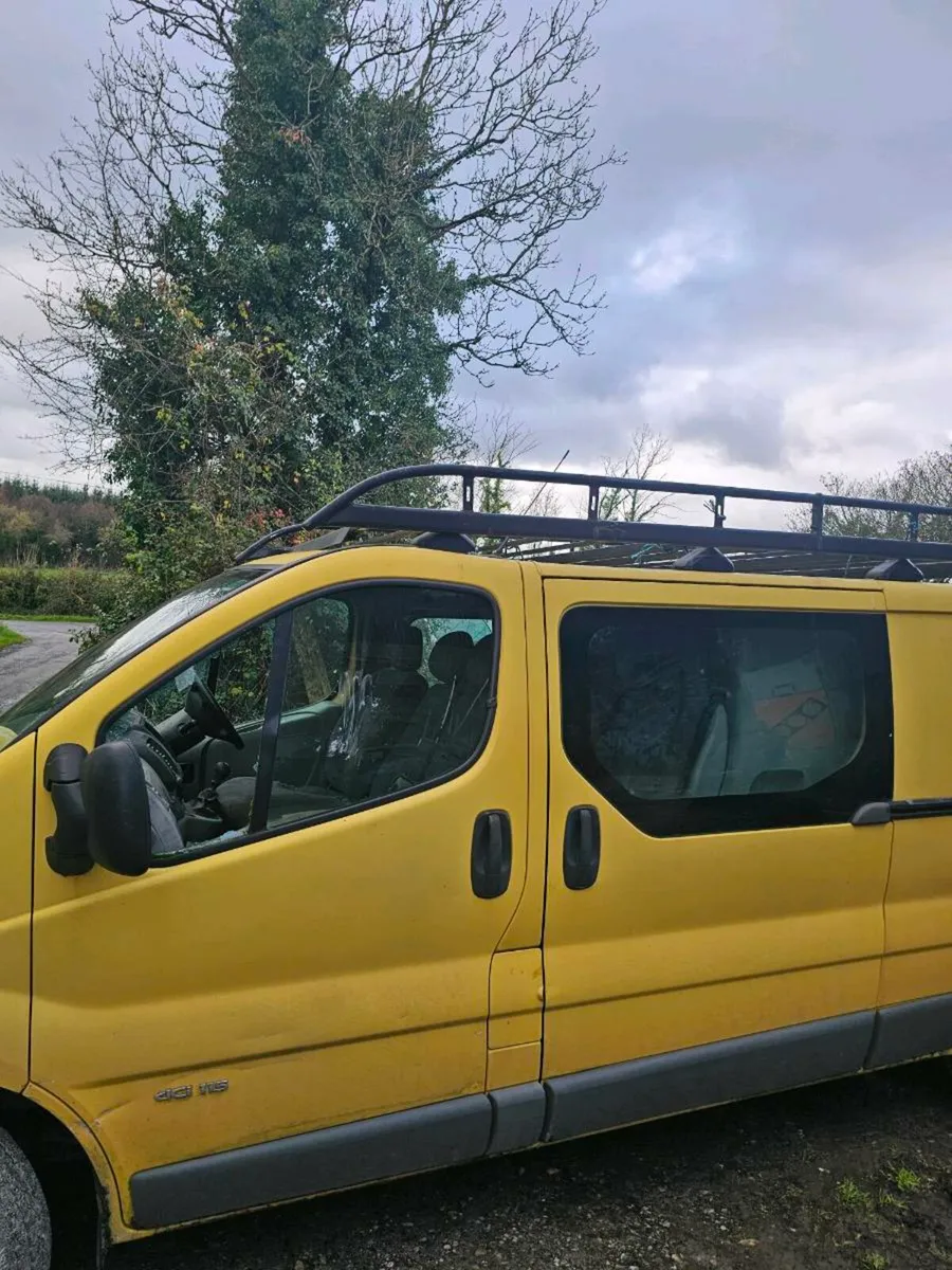 Crew cab van - Image 1