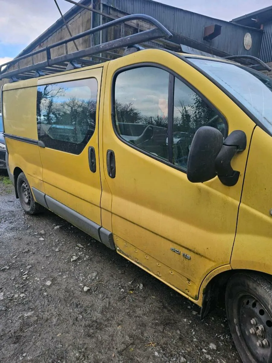 Crew cab van - Image 2