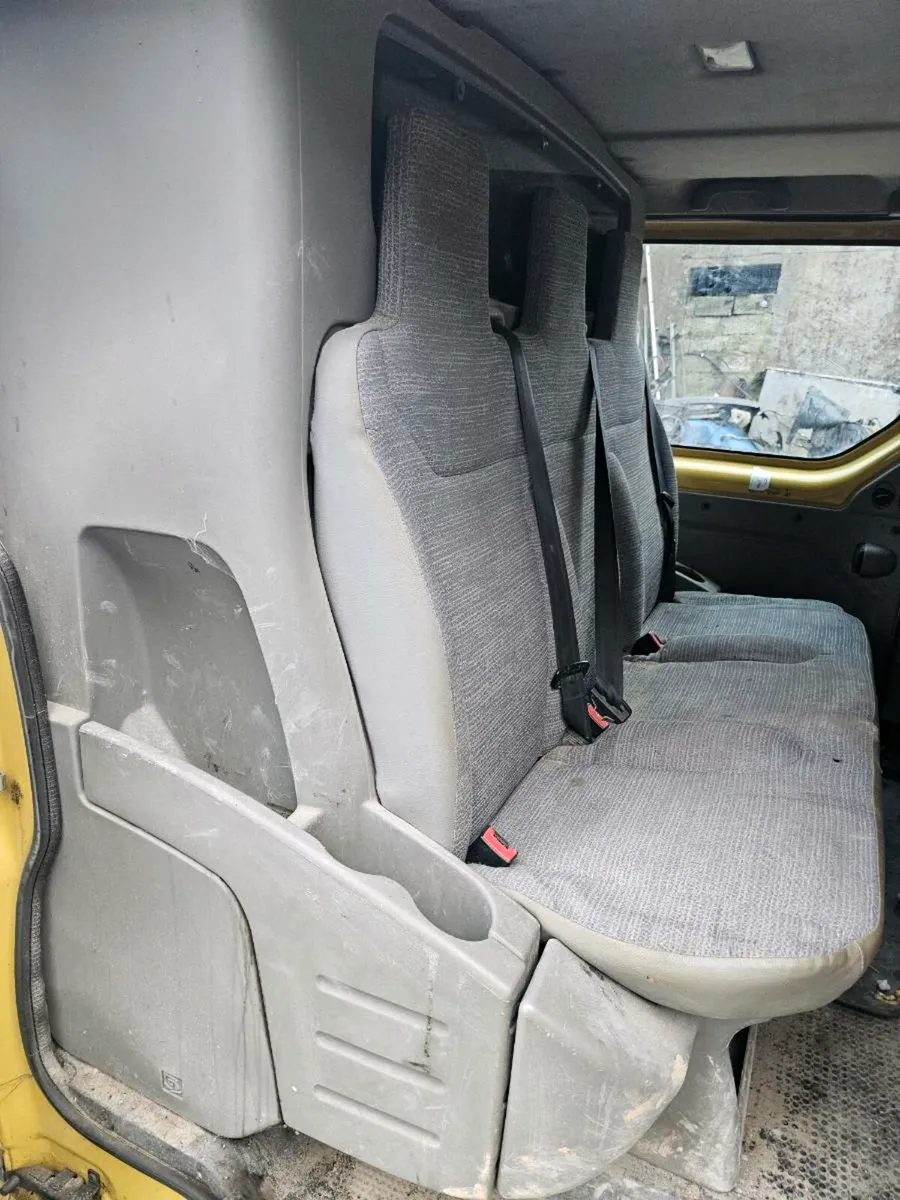 Crew cab van - Image 3