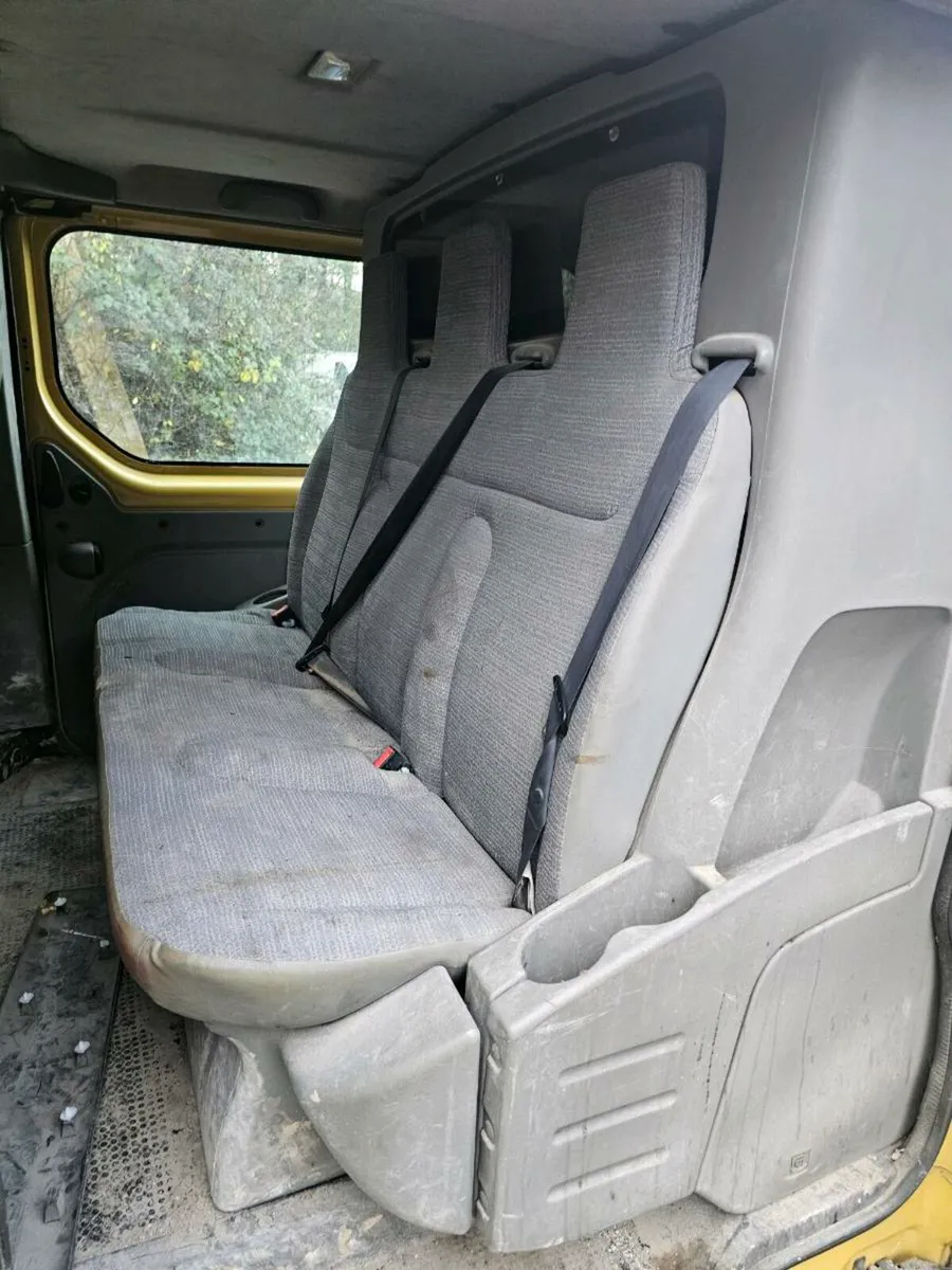 Crew cab van - Image 4