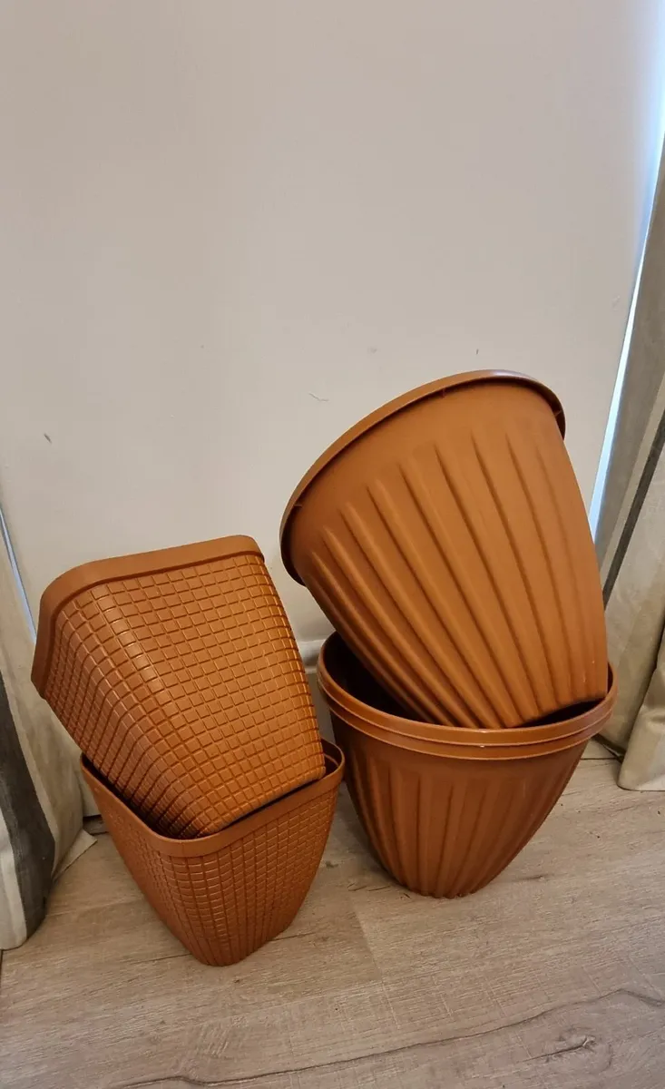 Plant pots (5pcs)