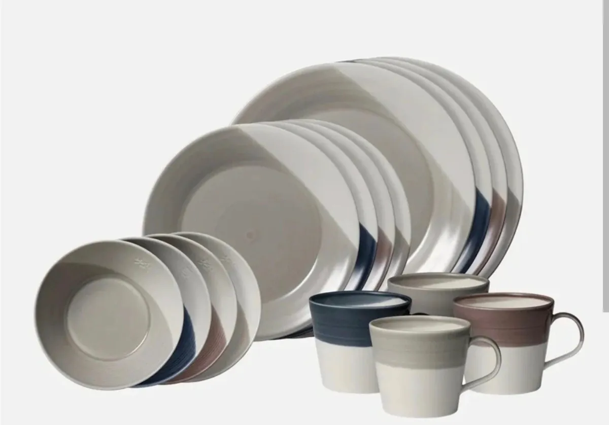 Royal Doulton 1815 16 piece set, bought for €220 - Image 1