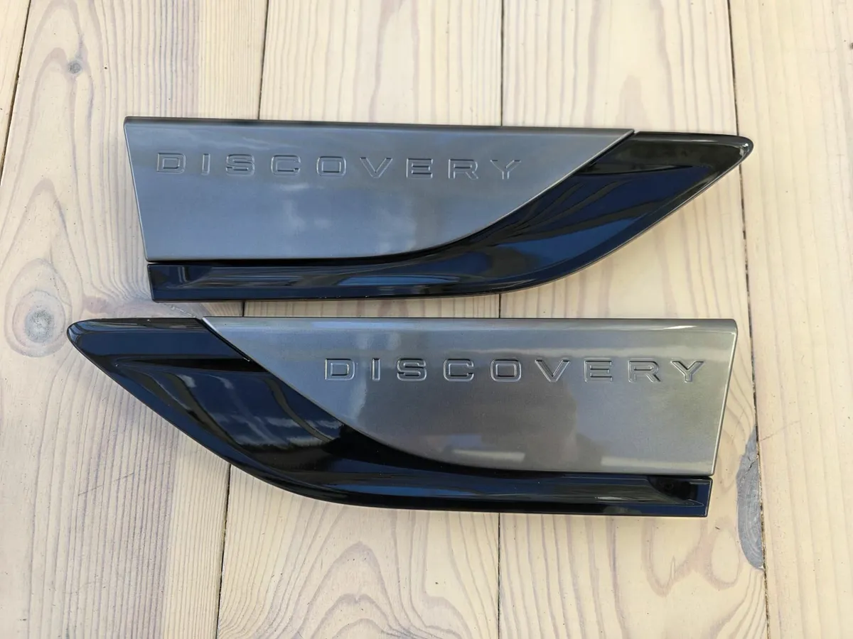 2019 Landrover Discovery SE Side Vents - Image 1