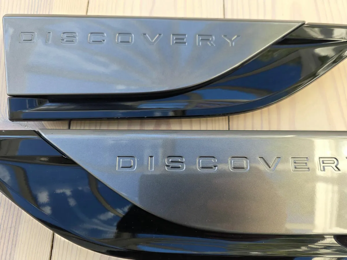 2019 Landrover Discovery SE Side Vents - Image 2