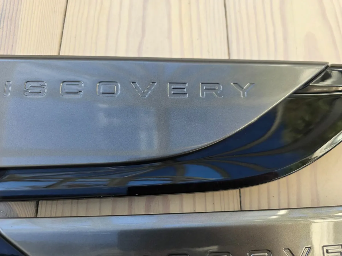 2019 Landrover Discovery SE Side Vents - Image 3